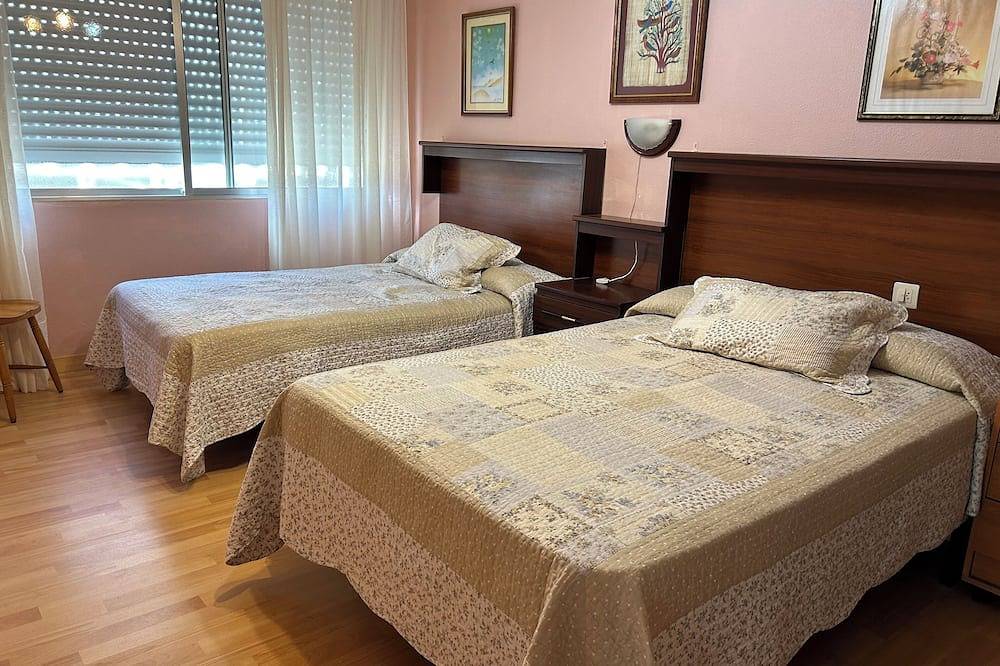 Ganze Wohnung, Apartamento playa las gaviotas. Primera linea de playa! in Praia da Gafa (Porto do Son), Porto do Son