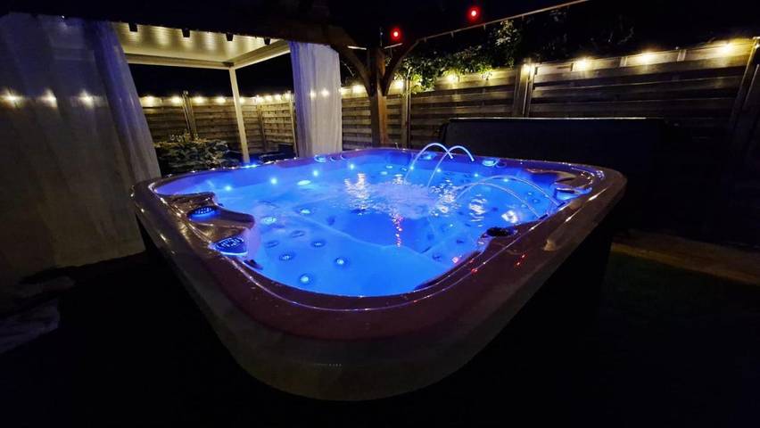 Location de vacances pour 4 personnes, avec jacuzzi et jardin à Les Bréviaires