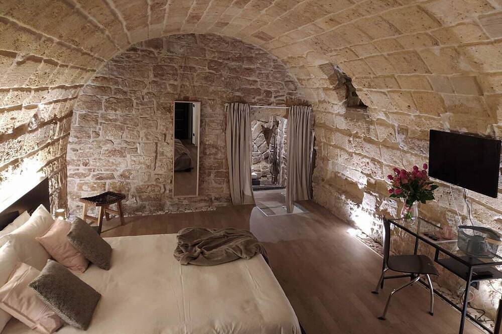 Historic building with terrace in Trani, Barletta-Andria-Trani
