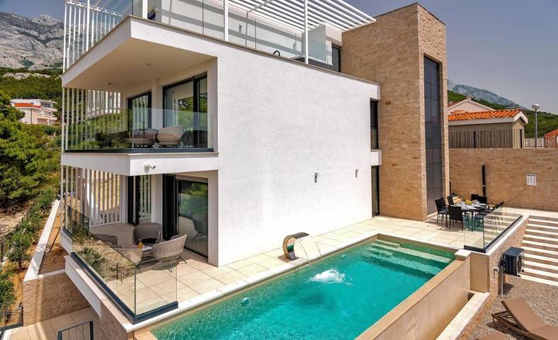 Villa pour 8 personnes, avec piscine et jardin ainsi que sauna et vue, animaux acceptés à Promajna - 2