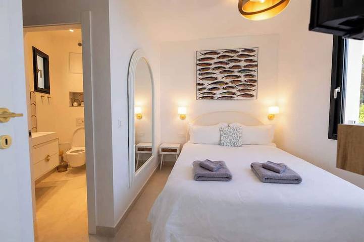 Appartement entier, Chic Cap d’Ail Apt with Sea Views – 8 Mins to Monaco & Private Parking in Cap-d'Ail, Côte méditerranéenne (France)
