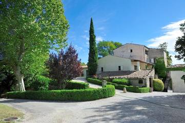 Hôtel pour 2 personnes, avec vue ainsi que jardin et piscine à Forcalquier