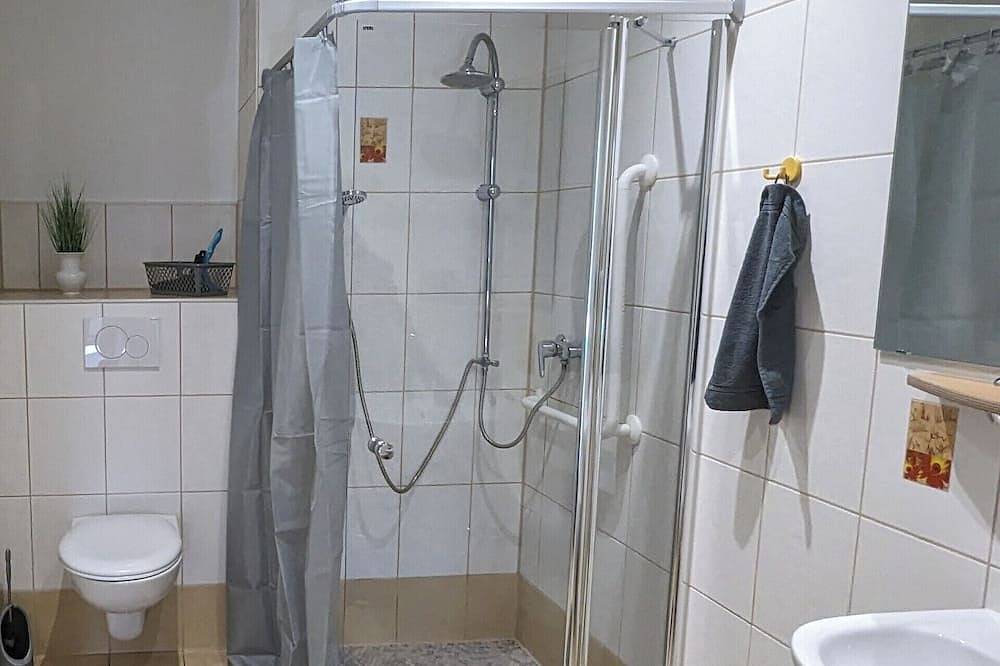 Ganze Wohnung, Schickes Apartment für 1-2 Personen, Schlafzimmer, Küche, Bad. Zentral gelegen. in Pforzheim, Nordschwarzwald