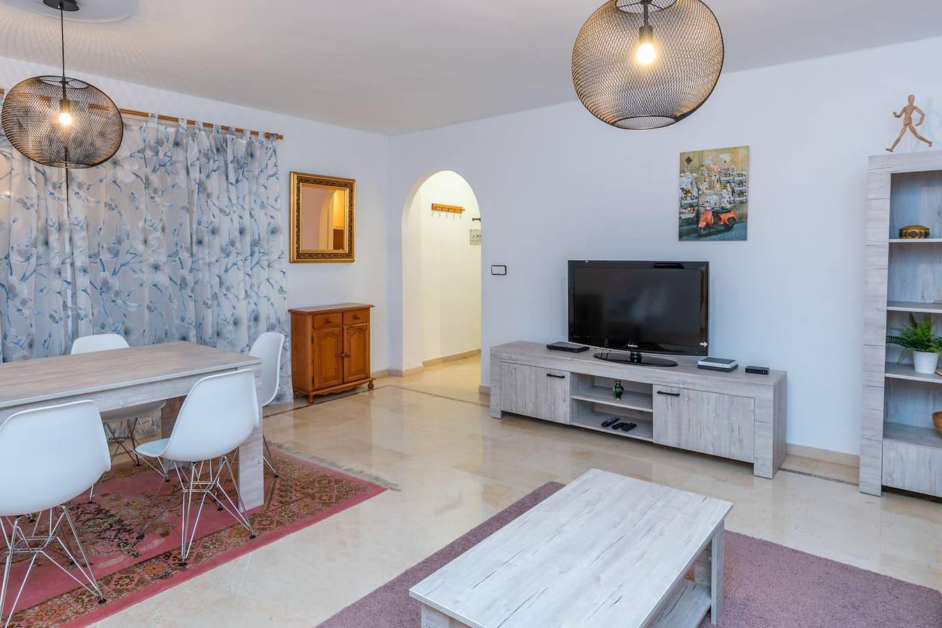 Entire apartment, Peaceful 2Br apt. with Iptv/Wifi/Ac/Pool in Fuengirola, Costa del Sol