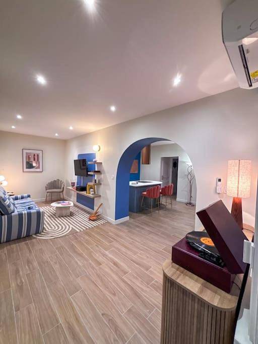 Location de vacances pour 6 personnes, avec Balcon ainsi que Terrasse et Vue dans Port de Saint-Elme