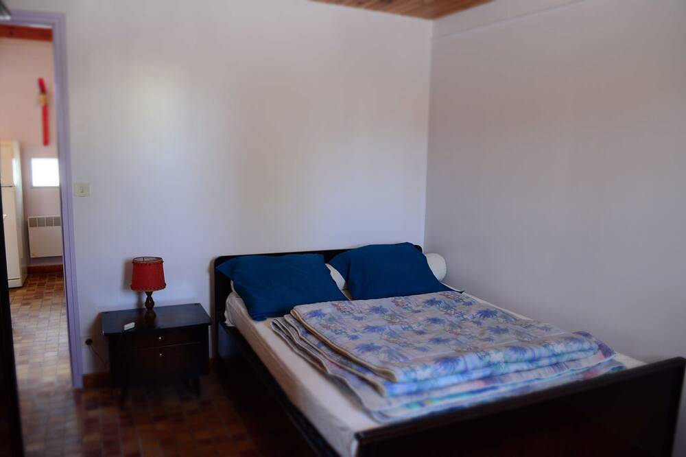 Beautiful, quiet residence in the countryside 5 kms from the beach in Le Perrier, Vendée