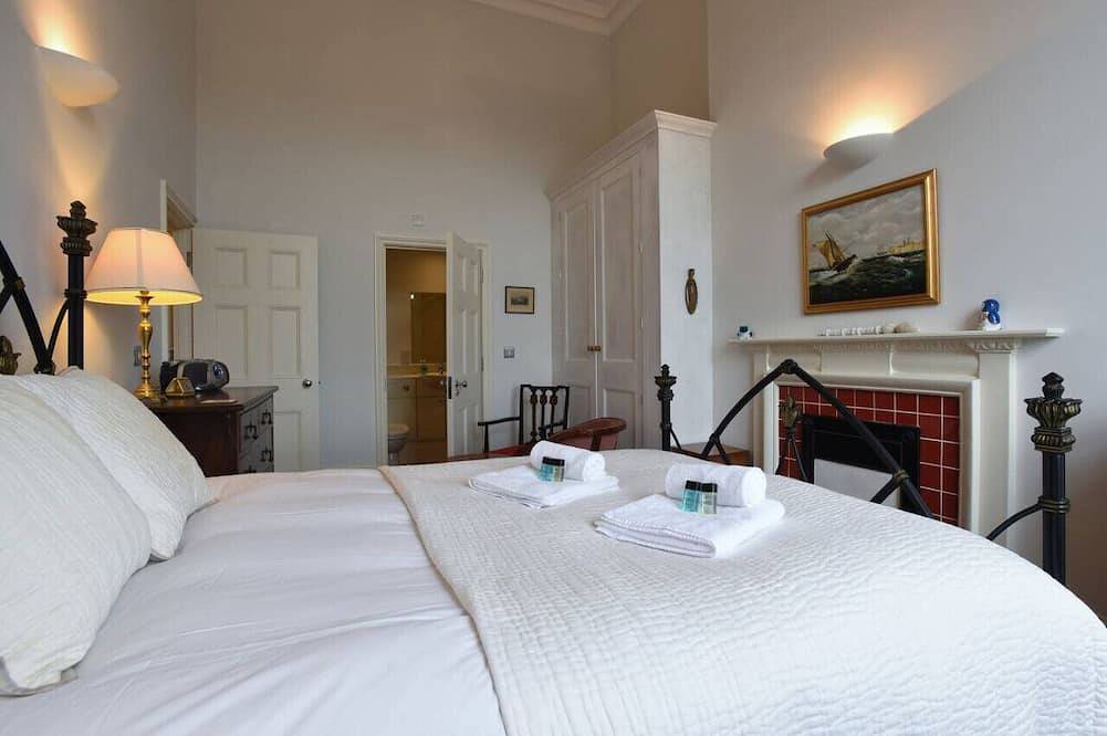 Entire apartment, Naval Officers Quarters *2 Bed Apt* Gosport Marina in Gosport, Hampshire