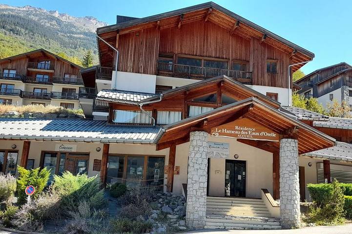 Gîte pour 4 personnes, avec sauna et piscine ainsi que balcon et jacuzzi dans Office De Tourisme D Orelle