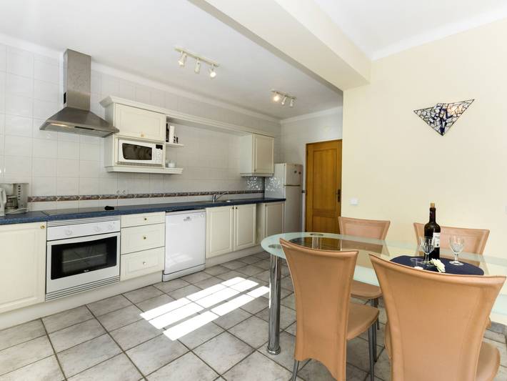 Ferienhaus für 4 Personen, mit Kinderpool und Terrasse sowie Garten in Lagoa - 3