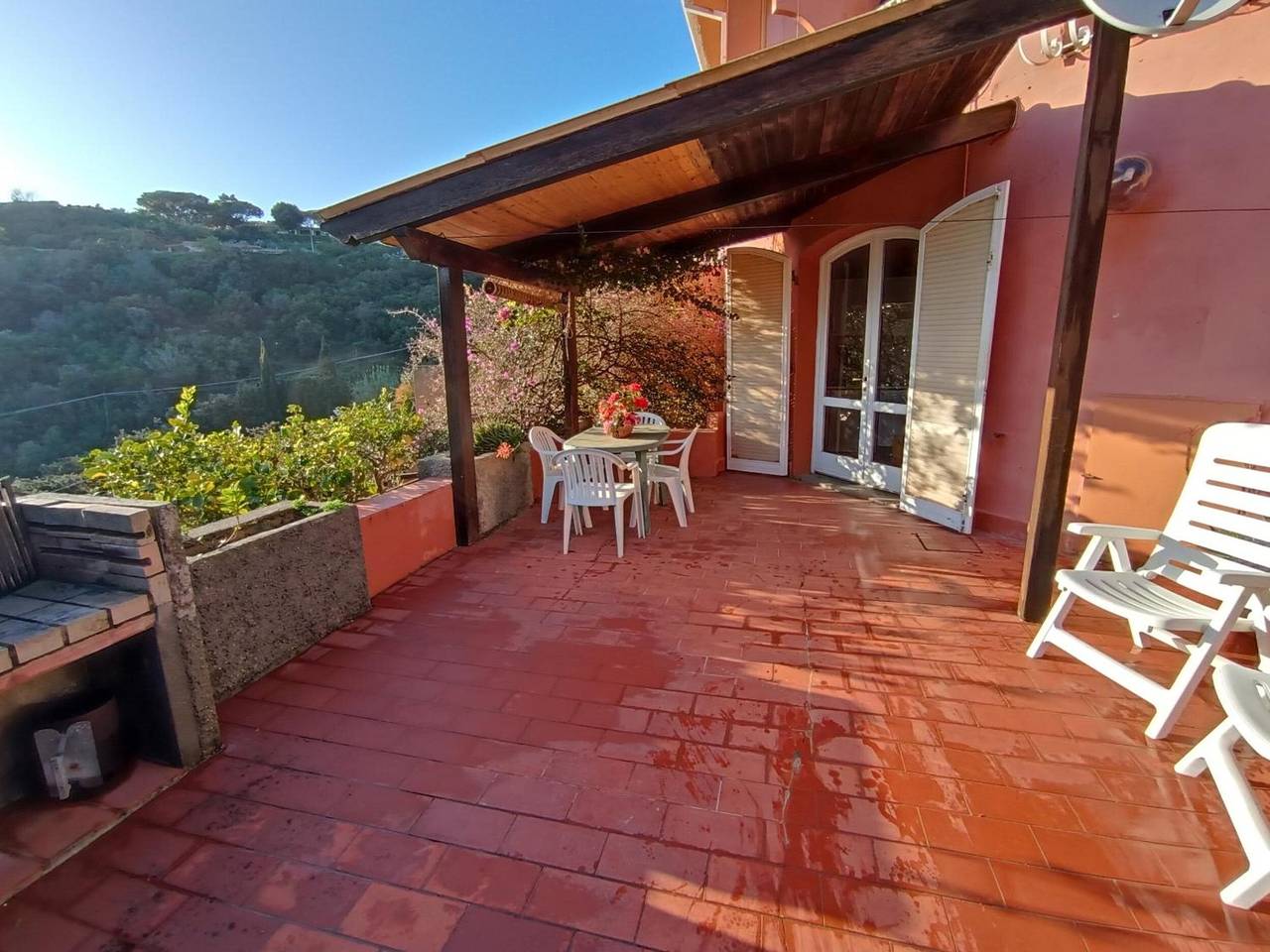 Ganze Wohnung, Villa Fiorita – Apartment Bouganville mit Meerblick zwischen Capoliveri und Morcone in Morcone, Elba