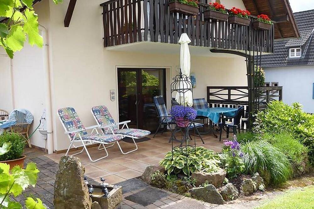 Ganze Wohnung, Ferienwohnung Gertrud Wieser - 2-Bett-Ferienwohnung - Nichtraucher - in Lissendorf, Vulkaneifel