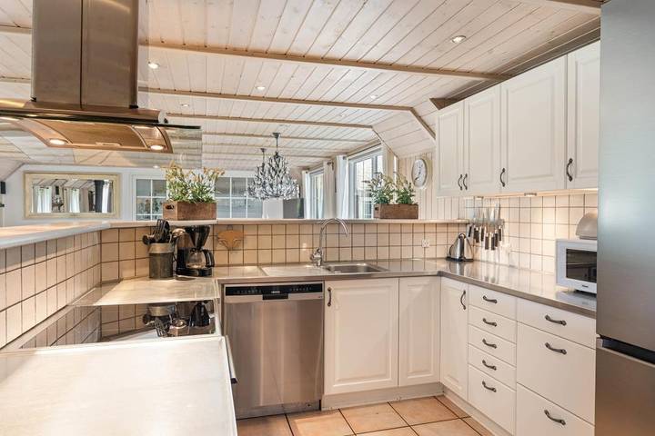 Ferienhaus für 14 Personen, mit Sauna und Whirlpool sowie Balkon/Terrasse und Pool, mit Haustier in Blavand - 4