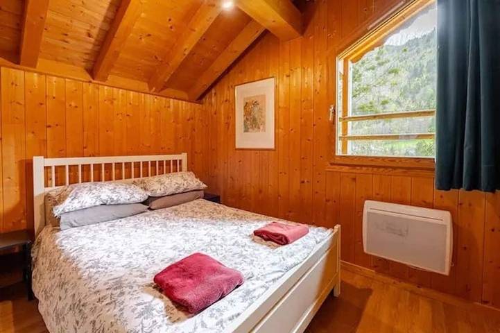 5 bedroom ski chalet in Portes du Soleil, sleeps up to 10, Free Wifi in Saint-Jean-d'Aulps, Les Portes du Soleil