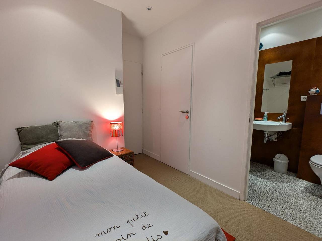 Location saisonnière avec terrasse privée, Wifi, animaux admis, recharge électrique à Rivières in Rivières (Charente), Charente