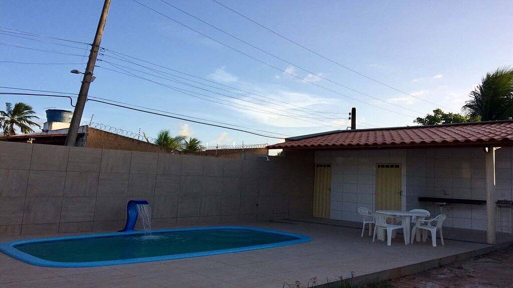 Ausgezeichnetes Haus mit Poolterrasse und Unterstützung, 200 m vom Strand von Tabuba entfernt in Barra de Santo Antônio, Alagoas
