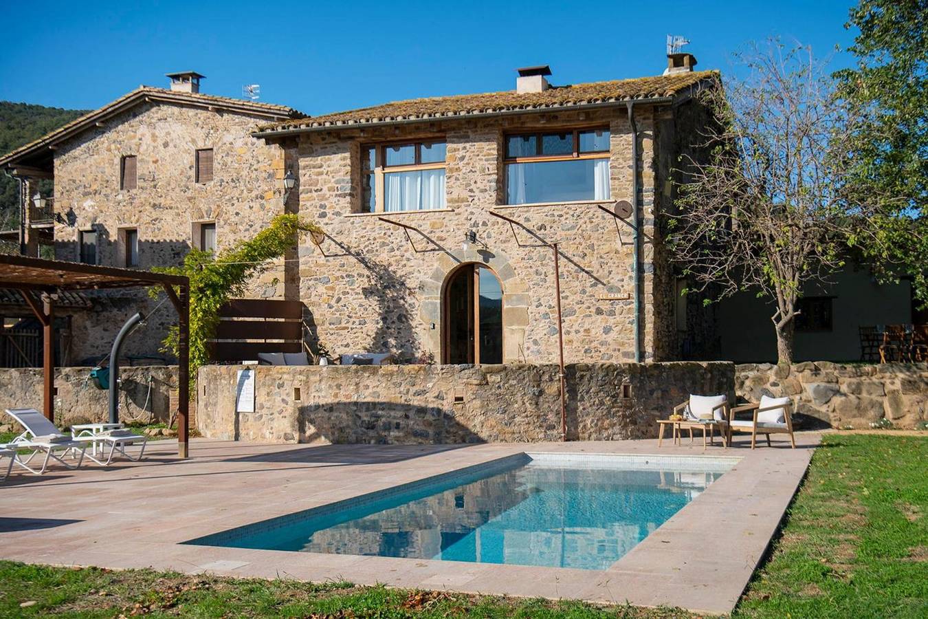 Casa de vacaciones 'El Graner' con vistas a la montaña, piscina privada y Wi-Fi in Montagut y Oix, Garrotxa