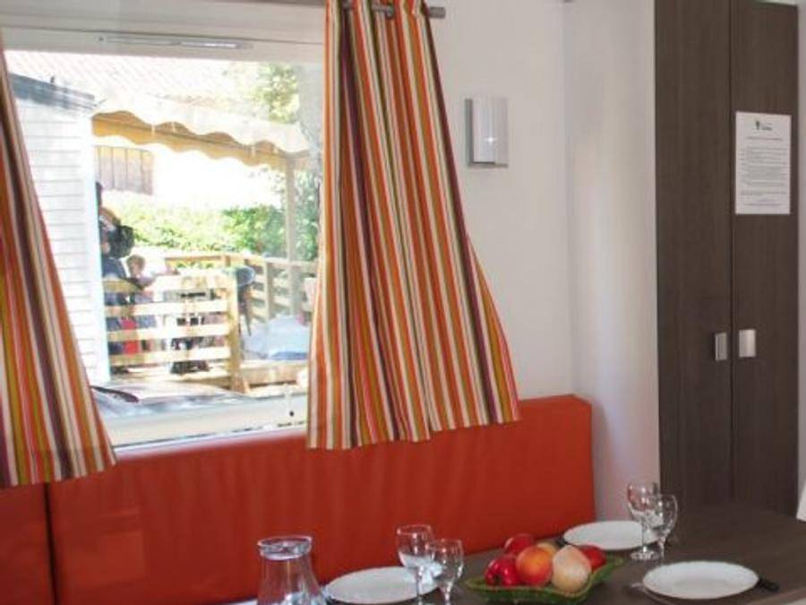 Camping Le Château - Mobilheim 6 personen - Mobilheim Confort 29m² 3 Schlafzimmer + überdachte Terrasse - ohne Tv - ohne Klimaanlage 6 pers. in Hauterives, Valence und Umgebung