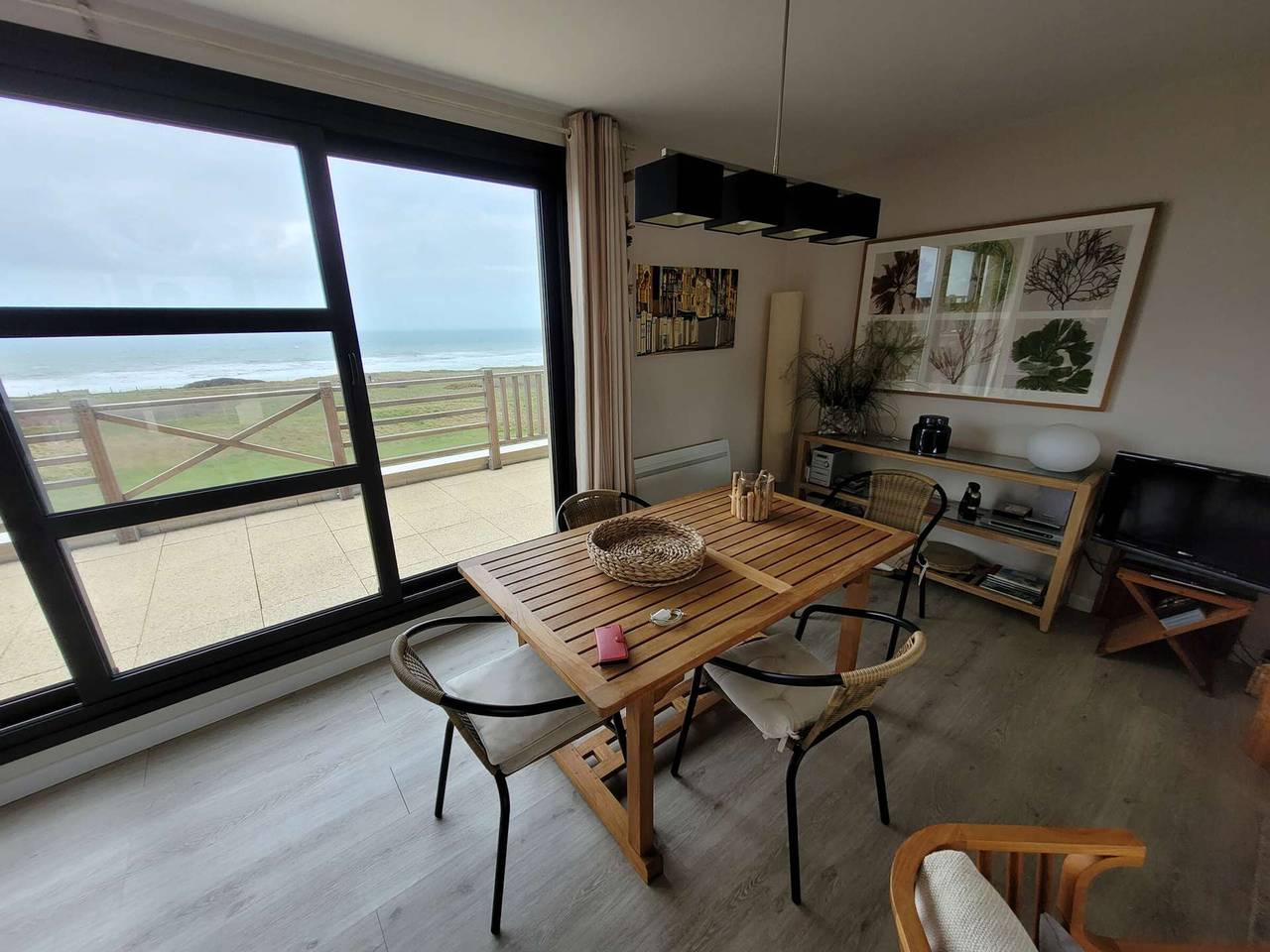 2-Bedroom Duplex with 2 Terraces and Parking in Wimereux in Wimereux, Boulogne-sur-Mer region