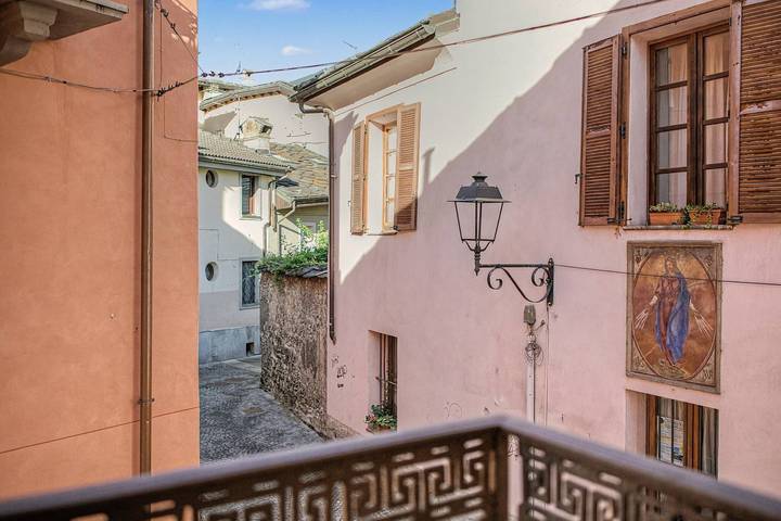 Appartement entier, Maison Cerise - Appartement 2 avec vue montagne, balcon et Wi-Fi in Aoste, Alpes valaisannes