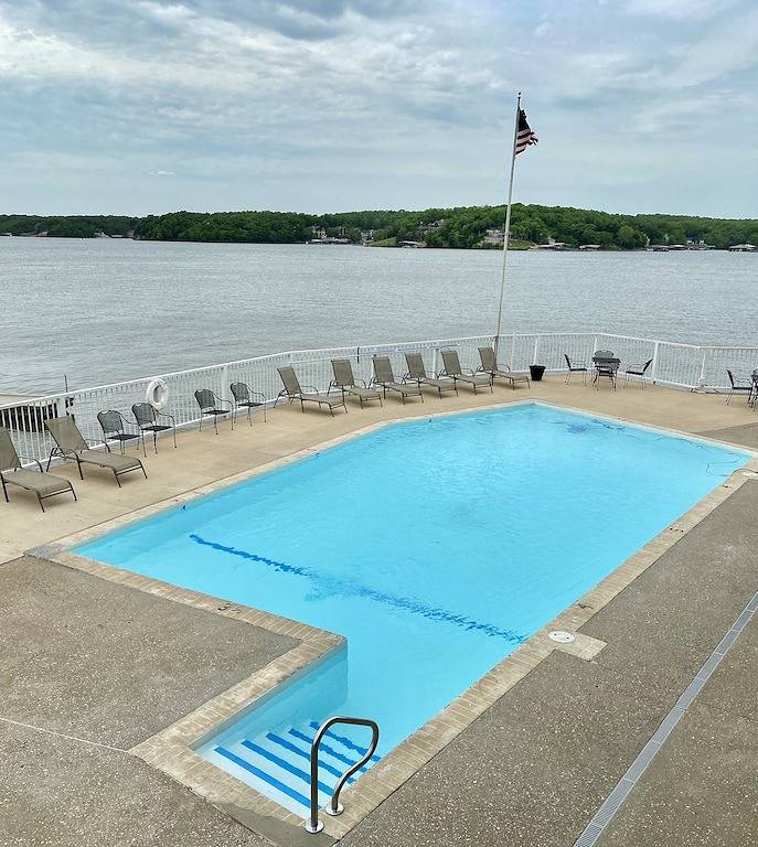 Vacation rental for 10 people, with terrace and pool in Osage Beach