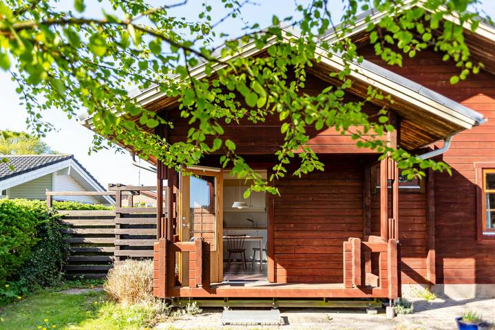 Ferieudlejning for 3 personer, med terrasse og have i Fåborg