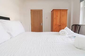 Log Cabin for 8 People in Mullion, Cornwall, Photo 2