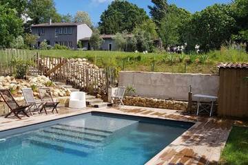 Gîte pour 5 personnes, avec piscine à Lignan-de-Bordeaux