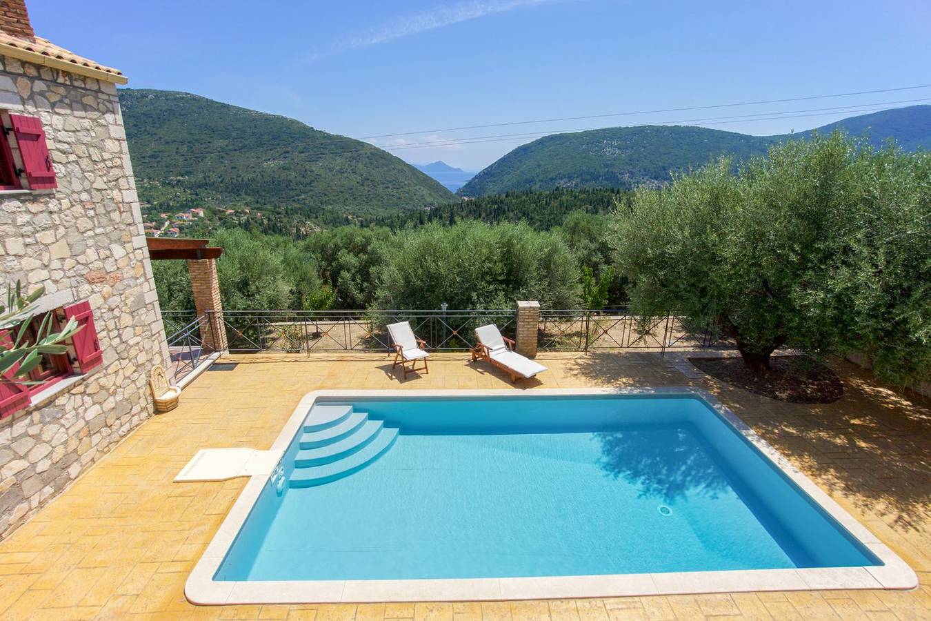 Crimson Villa in Platrithias, Greece