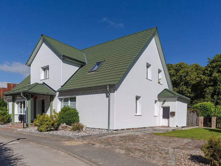 Ferienwohnung für 3 Personen, mit Garten und Terrasse in Kröslin