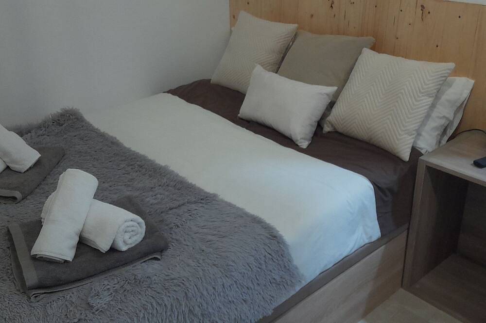 Villa Avril for families and groups near Sitges - 7 Bedrooms - Xxl private pool in Olivella, Garraf