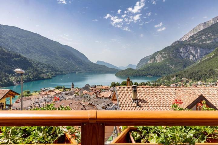 Hotel voor 2 personen, with uitzicht op het meer and uitzicht as well as balkon in Molveno