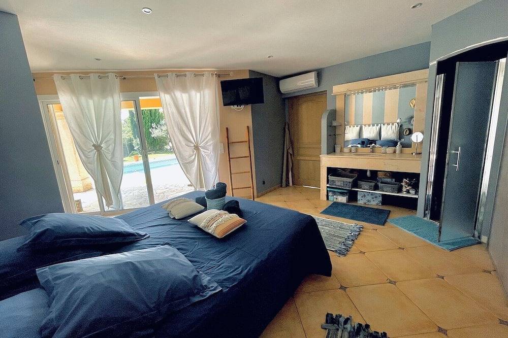 Elegant villa with pool & air conditioning - your haven of peace in Villetelle, Montpellier region