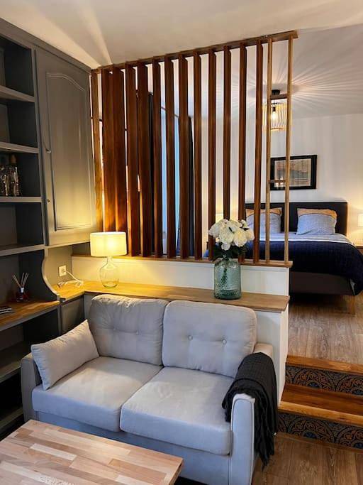 Appartement entier, Grand Studio Ceo Bauer, en plein centre de Sainte-Mère-Eglise pour 2 pers in Sainte-Mère-Église, Région de Cherbourg