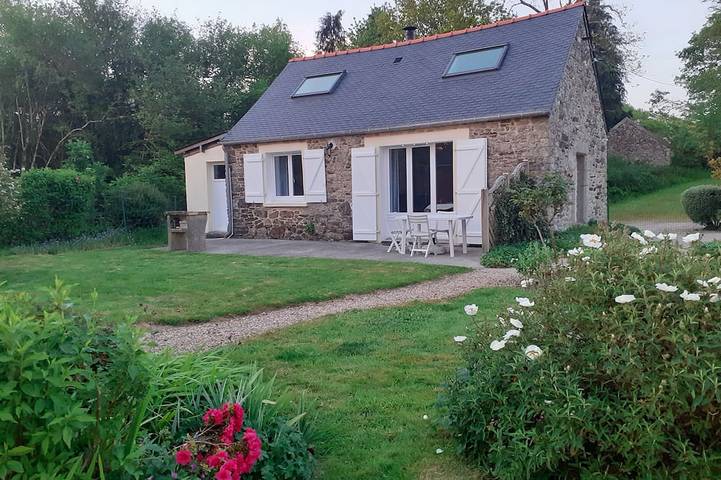 Location de vacances pour 3 personnes, avec Terrasse et Jardin dans Monts d'Arrée