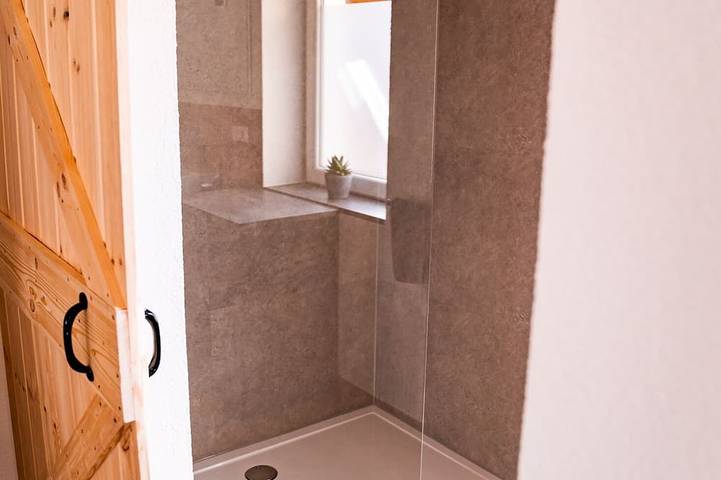 Ganze Wohnung, Neu Renovierte Ferienwohnung / Ferienhaus Kleine Auszeit in Sonnenbühl, Albsteig Etappe 11