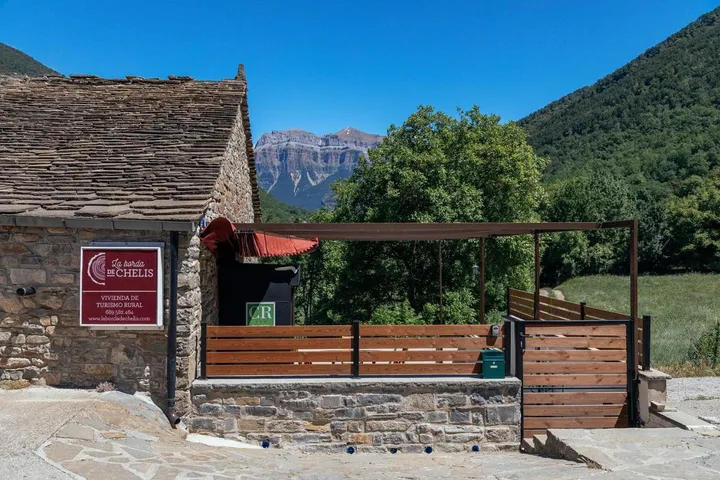 Casa rural para 8 personas, con vistas y terraza, Se admiten mascotas - 1