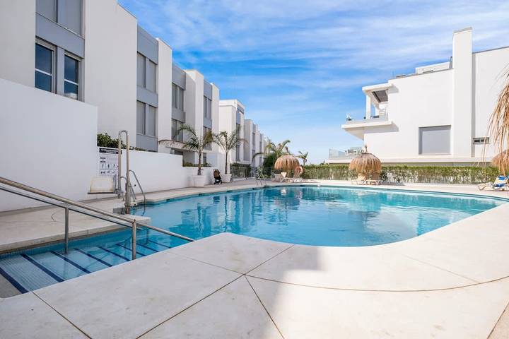 Apartamento entero, Apartamento de vacaciones para 6 personas con piscina in Cancelada (Estepona), Estepona