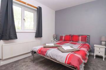 Log Cabin for 4 People in Leeds, Nidderdale AONB, Photo 3