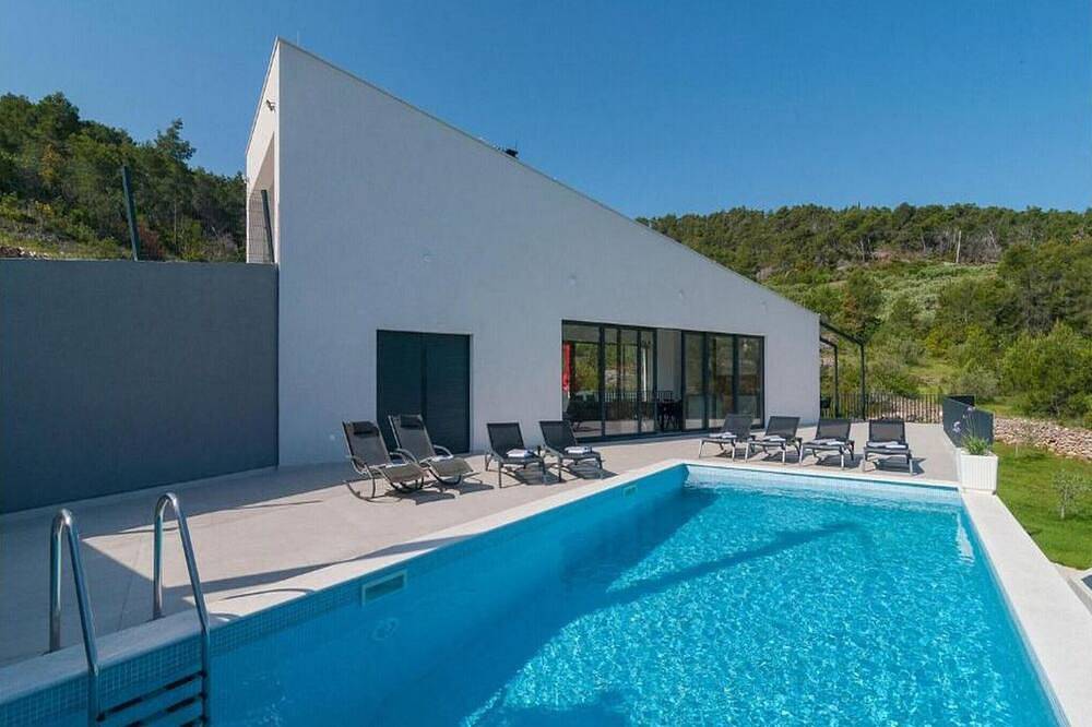 Villa Antonio - Four bedroom Villa with swimming pool in Stomorska, Solta
