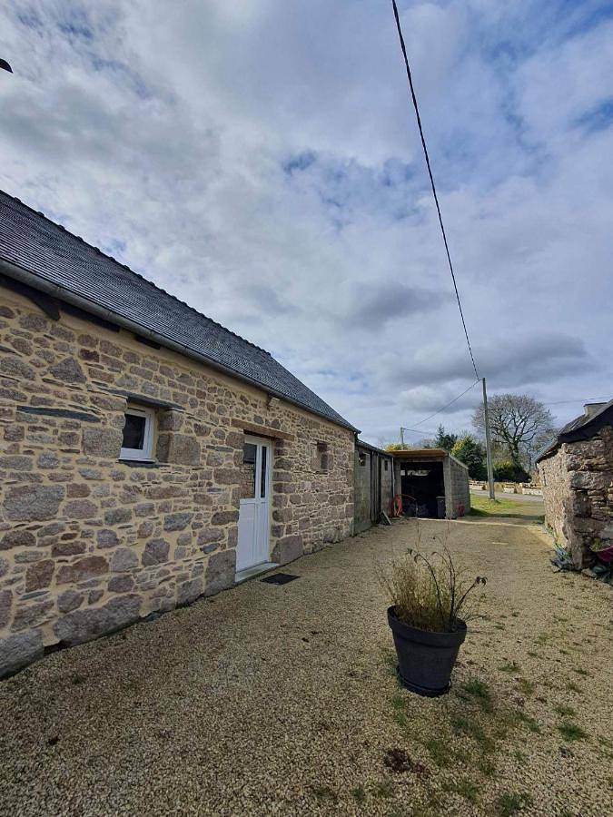 Location de vacances pour 2 personnes, avec jardin et vue à Commana - 2