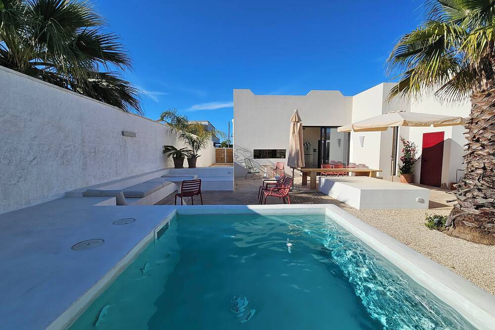 Casa Aria villa con piscina a pochi metri dalla spiaggia con sabbia finissima in Specchiarica, Manduria