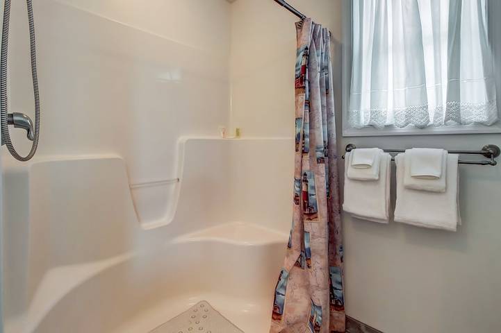 Vacation home for 6 people, with terrace and yard as well as pool in Ocean City