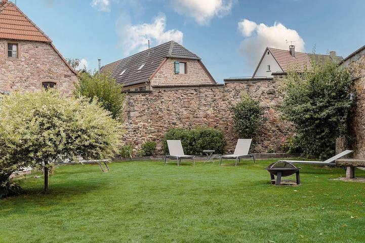 Gîte pour 2 personnes, avec terrasse et piscine