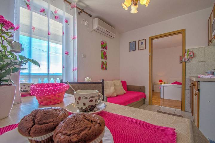 Ganze Wohnung, Komfortables Apartment nur 400 Meter zum Strand mit traumhaften Meerblick in Novi Vinodolski, Primorje-Gorski Kotar