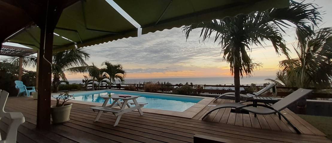 Location de vacances pour 6 personnes, avec jardin ainsi que terrasse et piscine dans Saint-Gilles les Bains - 2