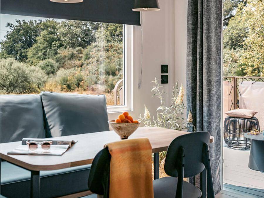 Camping Au Pigeonnier - Mobile home 5 persons - Loggia 5 pers. 27.5m2, covered terrace, air conditioning in Le Château-d'Oléron, Côte de Beauté