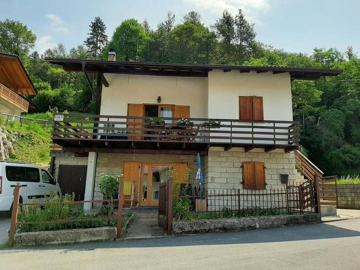 Appartamento per 5 persone, con Balcone e Terrazza nonché Panorama a Comano Terme