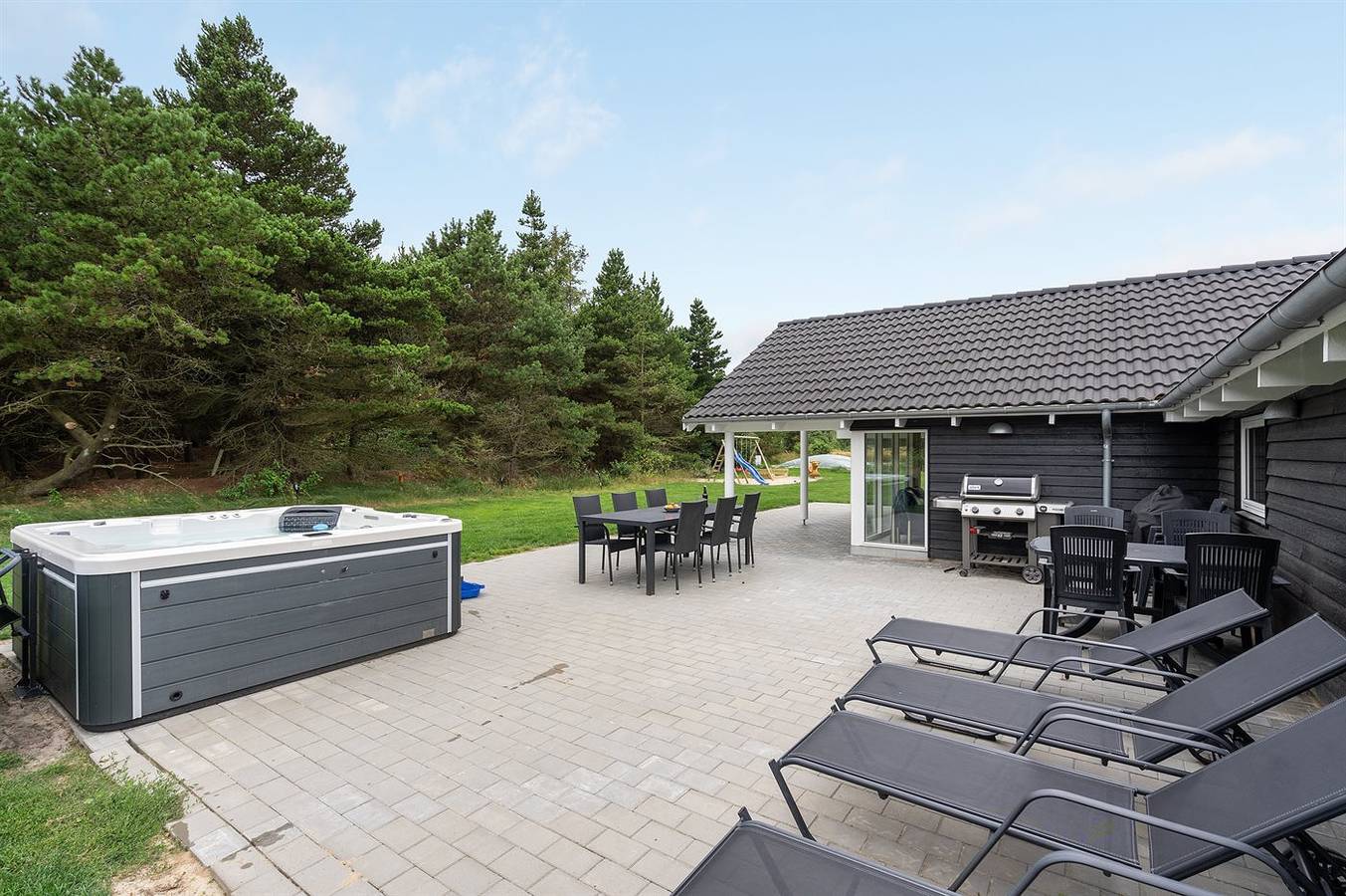 Beautiful home in Rømø w/ 4 Bedrooms, Sauna and Wifi in Sønderstrand, Tagholm