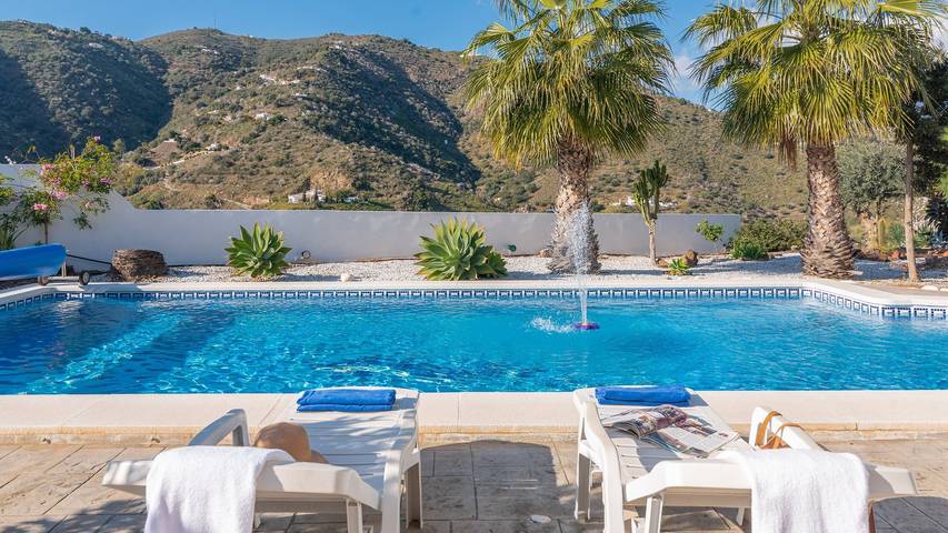 Chalet para 6 personas, con balcón/terraza y piscina en Axarquía - 2