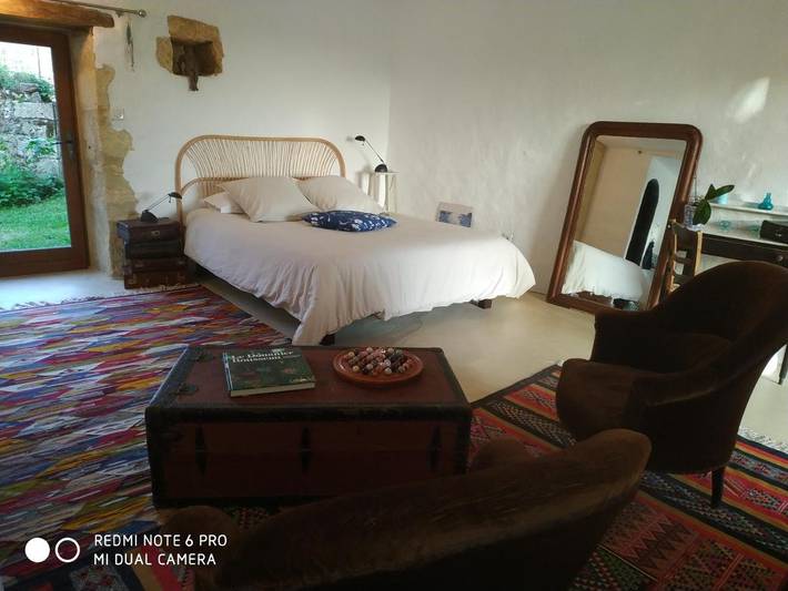 Location de vacances pour 2 personnes, avec vue ainsi que jardin et terrasse à Cénac-et-Saint-Julien - 4